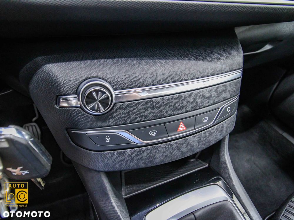 Peugeot 308 1.2 PureTech Allure S&S - 17