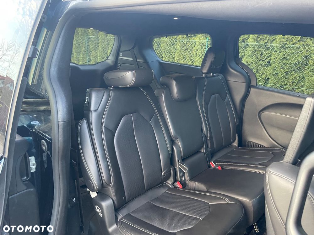 Chrysler Pacifica - 18