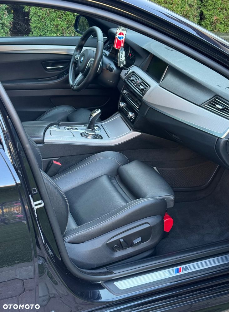 BMW Seria 5 525d xDrive - 26