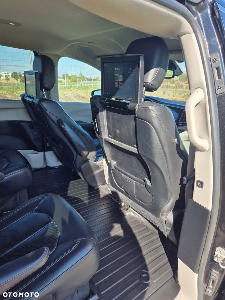 Chrysler Pacifica - 12