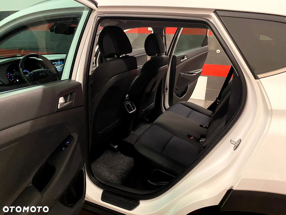 Hyundai Tucson 1.6 GDI BlueDrive Style 2WD - 18