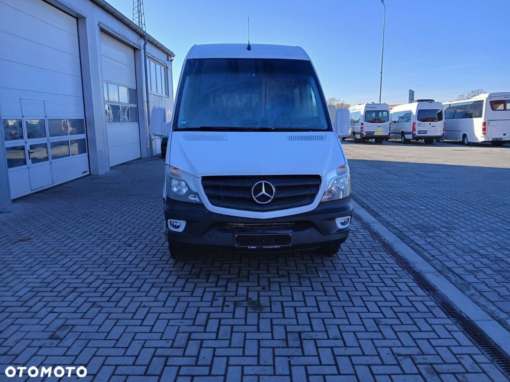 Mercedes-Benz 519 - 2