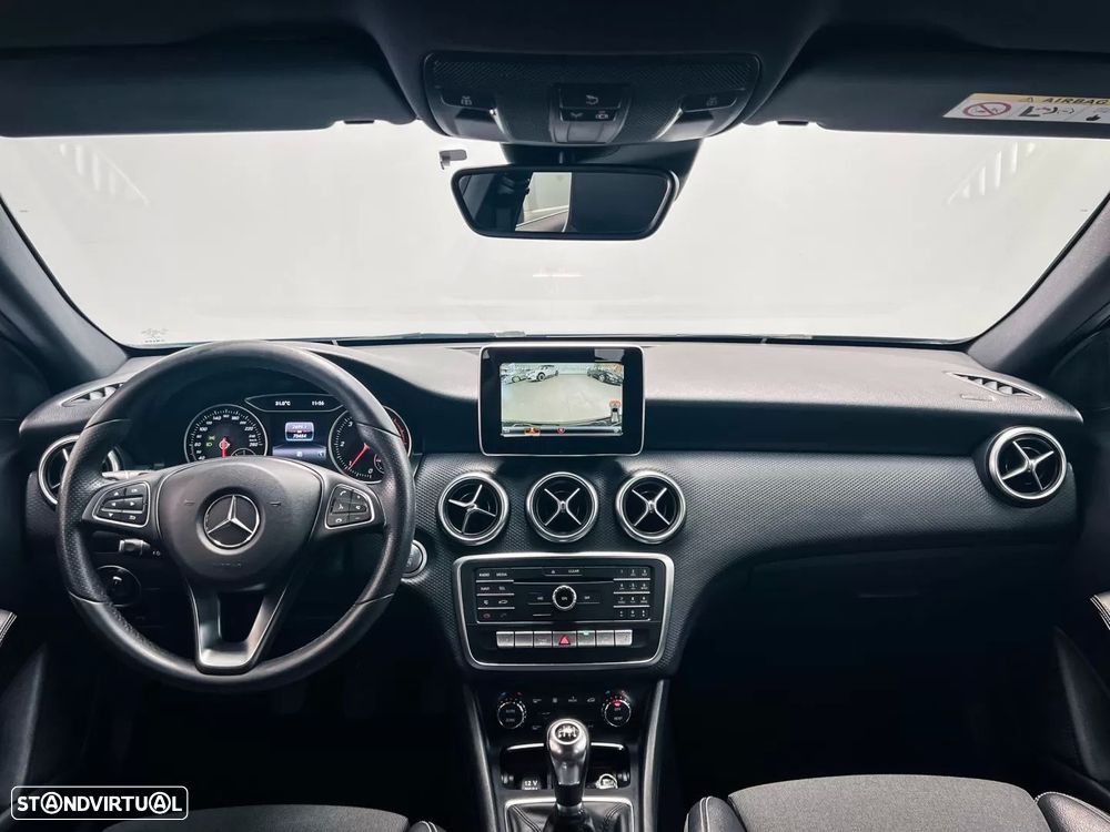 Mercedes-Benz A 180 d AMG Line - 11