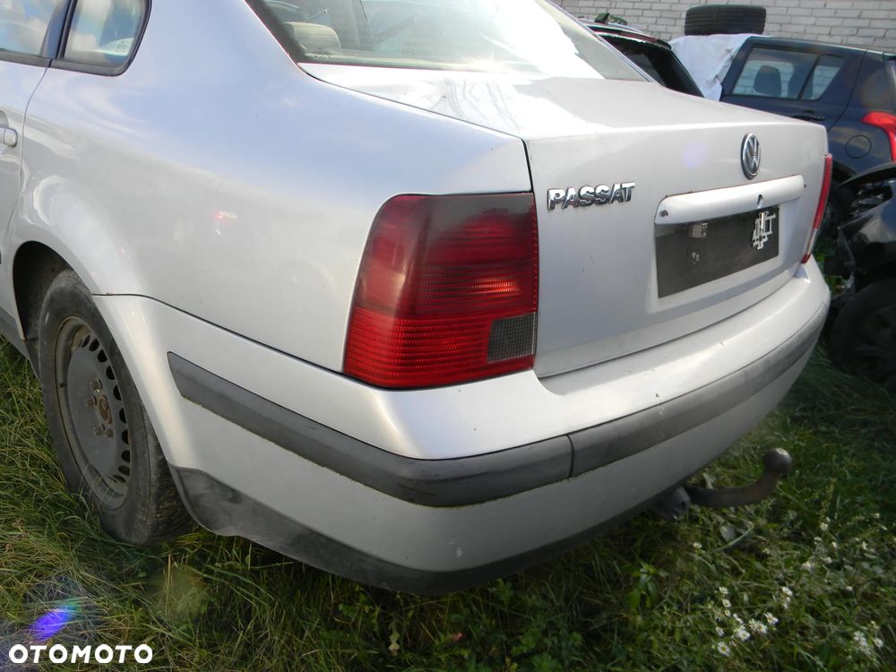 klapa bagażnika lampa zderzak tył VW PASSAT B5 LB7Z SEDAN