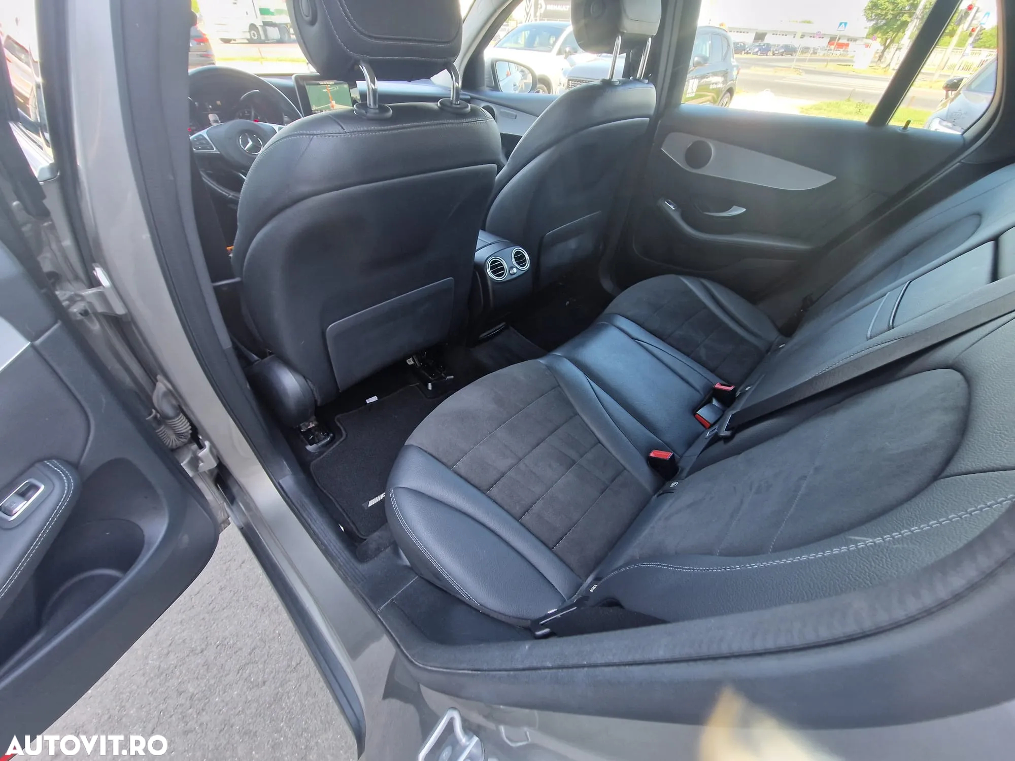 Mercedes-Benz GLC 250 4Matic 9G-TRONIC Exclusive - 9
