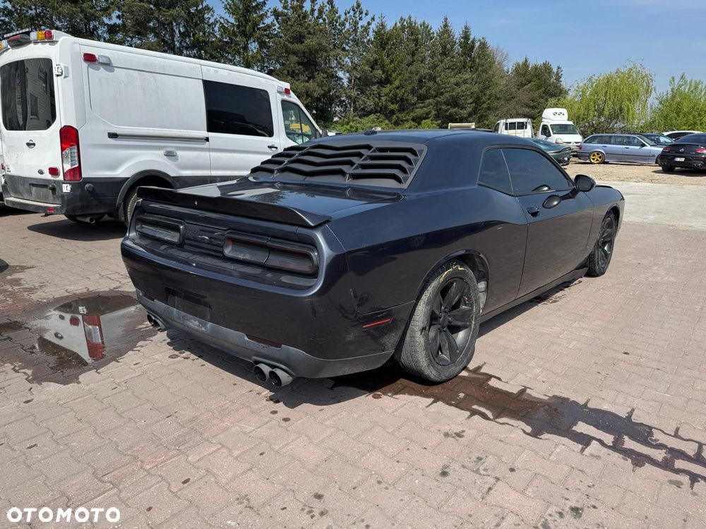 Dodge Challenger - 1