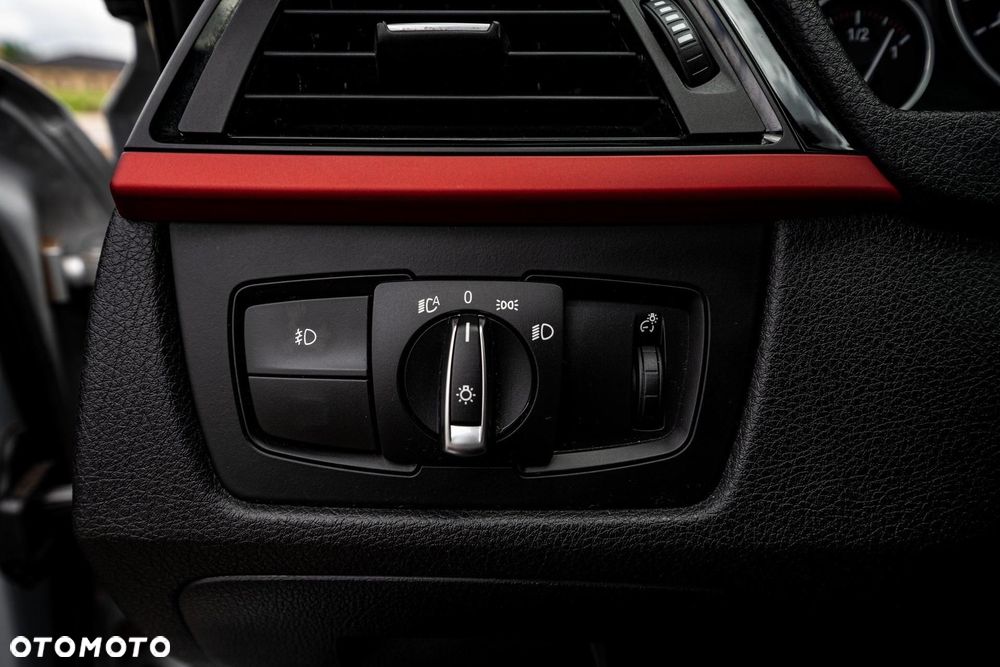 BMW Seria 3 330i Sport Line Shadow - 29