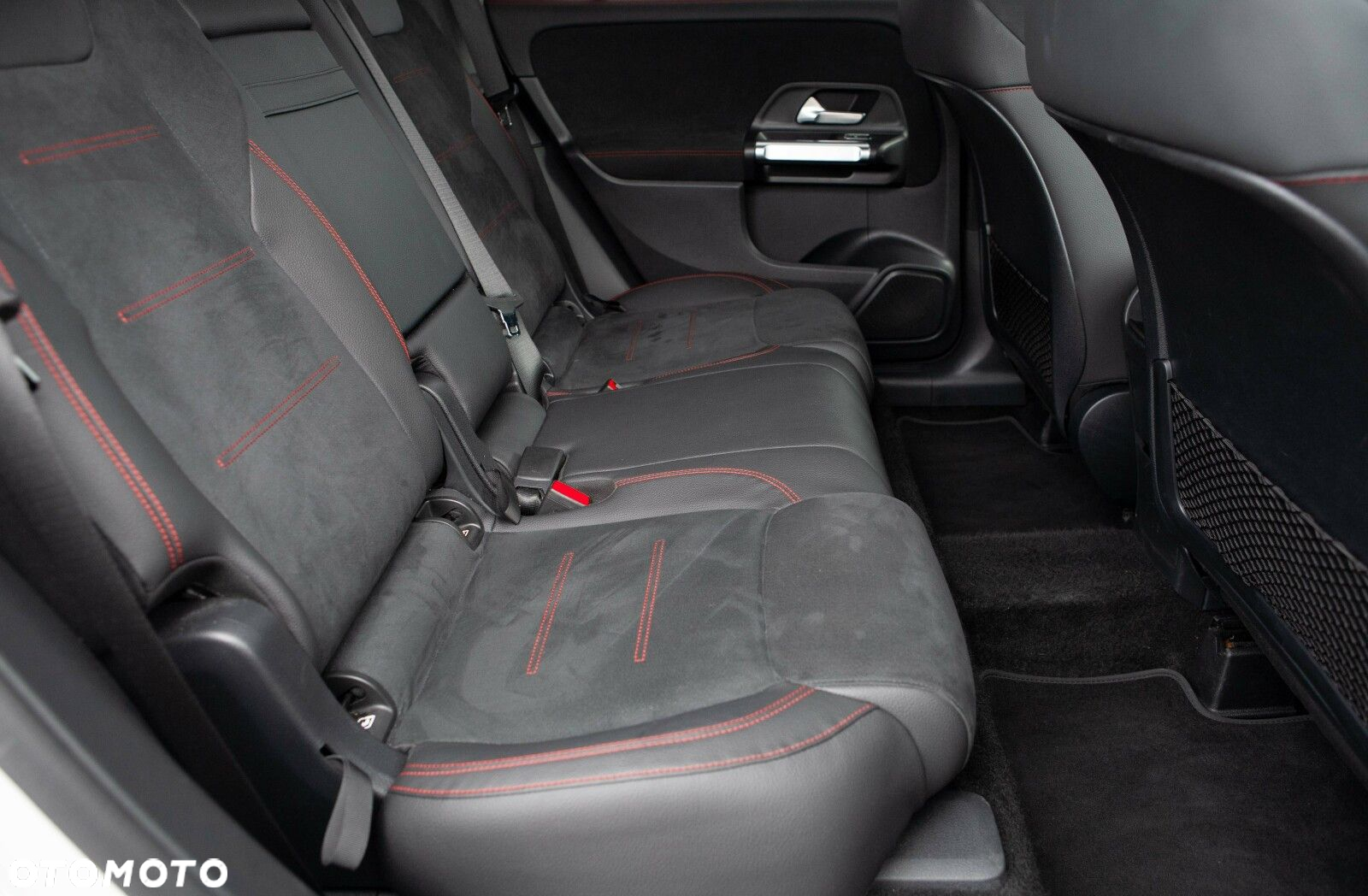 Mercedes-Benz GLB 200 AMG Line 7G-DCT - 25
