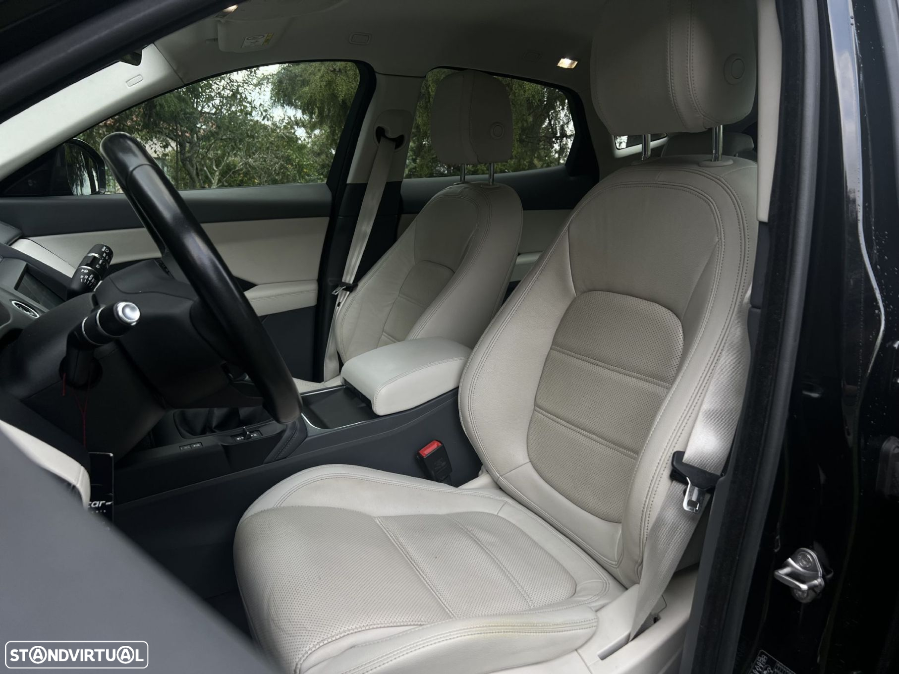 Jaguar E-Pace 2.0 i4D R-Dynamic S - 41