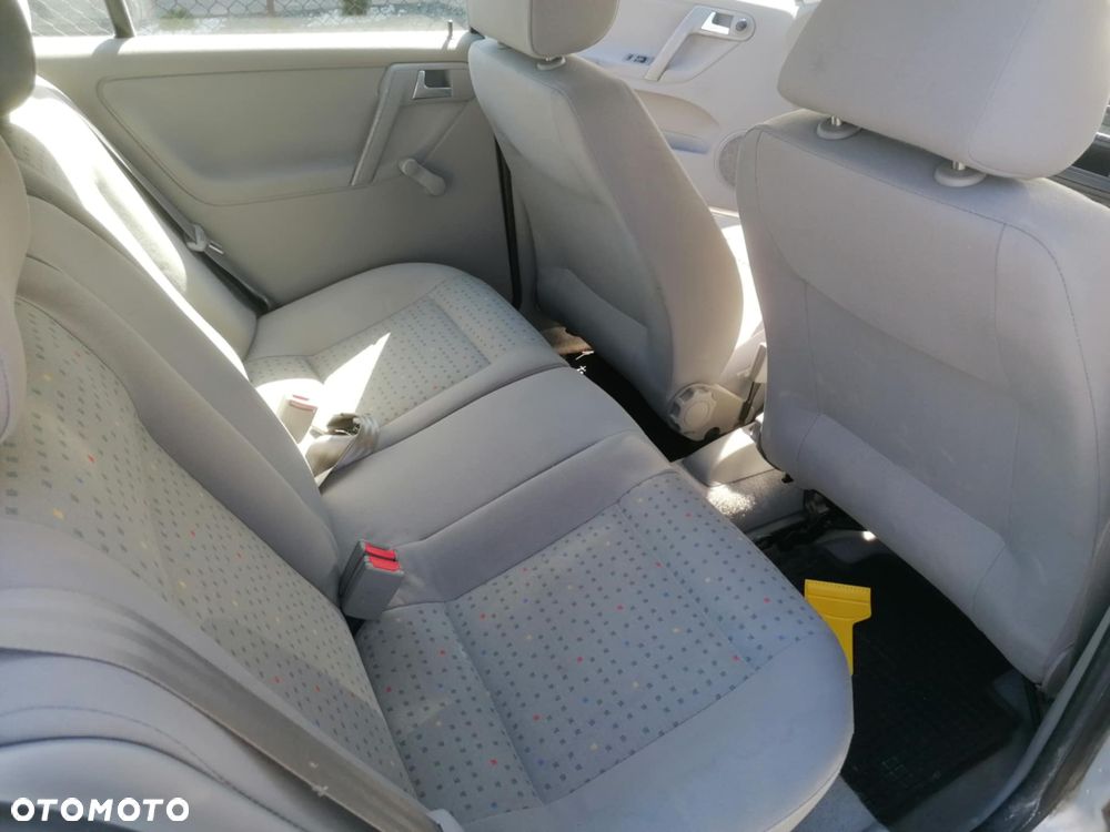 Volkswagen Polo 1.4 16V Comfortline - 11