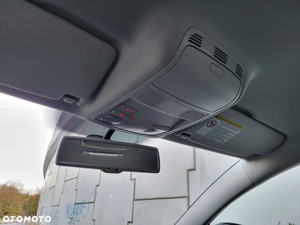 Volkswagen Passat - 12