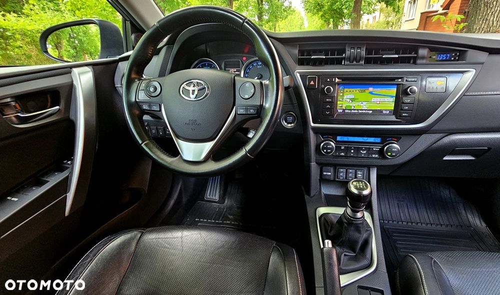 Toyota Auris 1.6 Prestige - 23