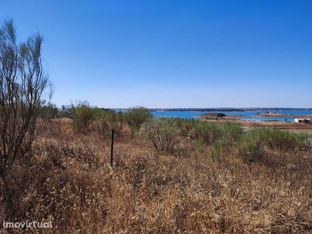 Terreno com possibilidade de construção até 720 M2, com ligação à á... - Grande imagem: 2/4