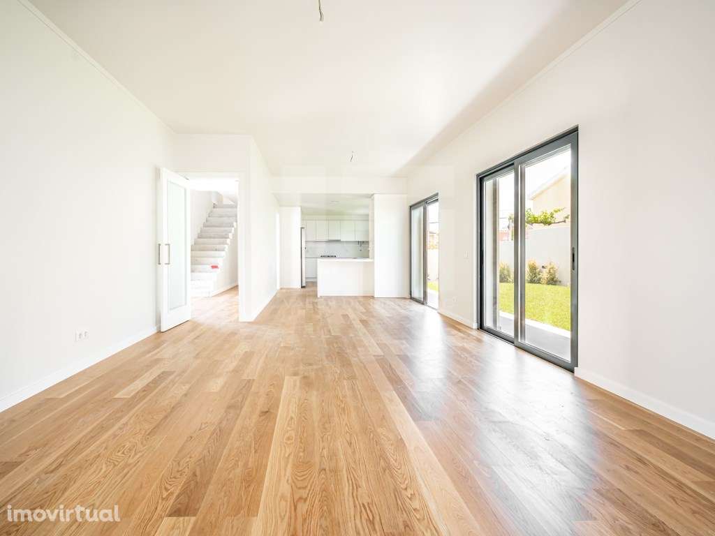 Moradia T4 unifamiliar, moderna, com piscina e estacionamento, Bice... - Grande imagem: 5/38