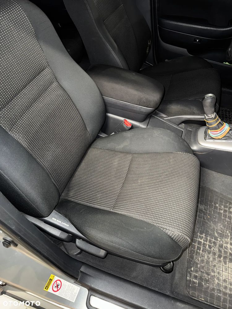 Toyota Avensis 1.8 VVT-i Sol Premium - 7