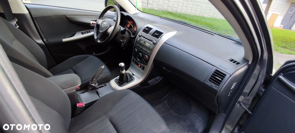 Toyota Corolla 1.6 VVT-i Luna - 12