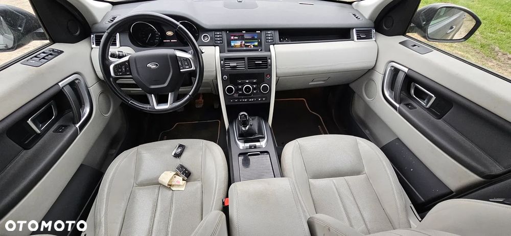 Land Rover Discovery Sport - 12