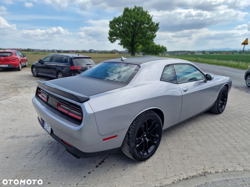 Dodge Challenger - 11