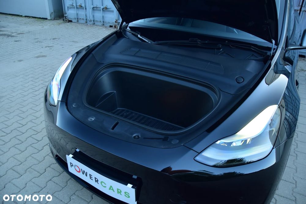 Tesla Model Y - 24