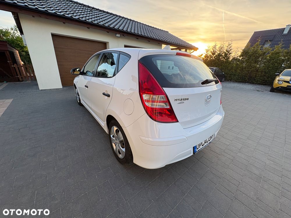 Hyundai i30 blue 1.4 Style - 12