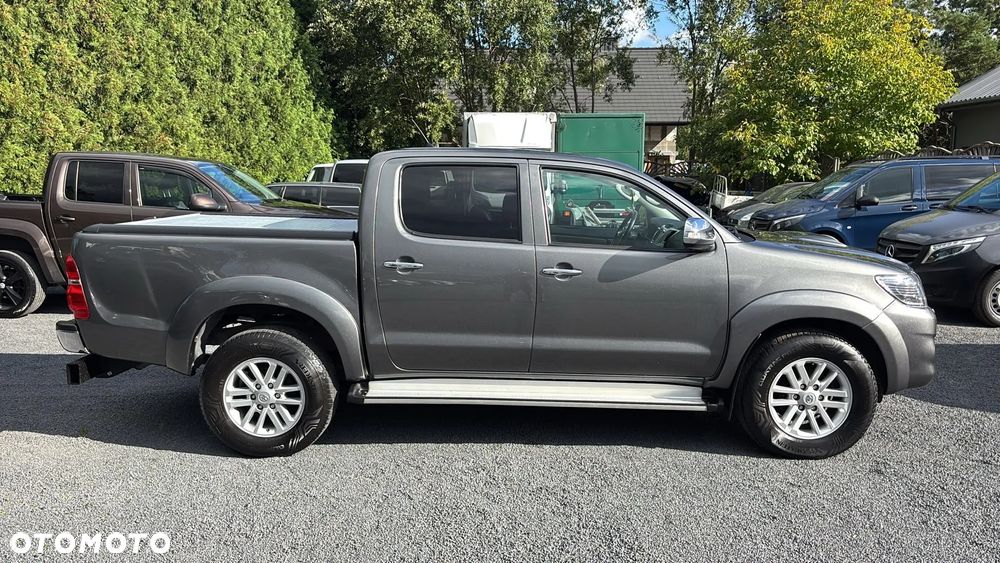 Toyota Hilux 4x4 Double Cab Life - 2