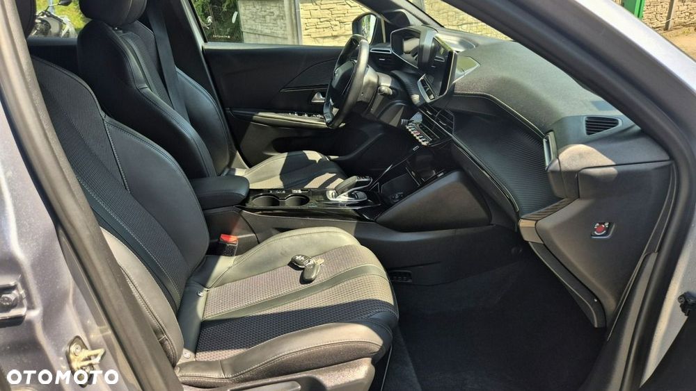 Peugeot 208 - 12
