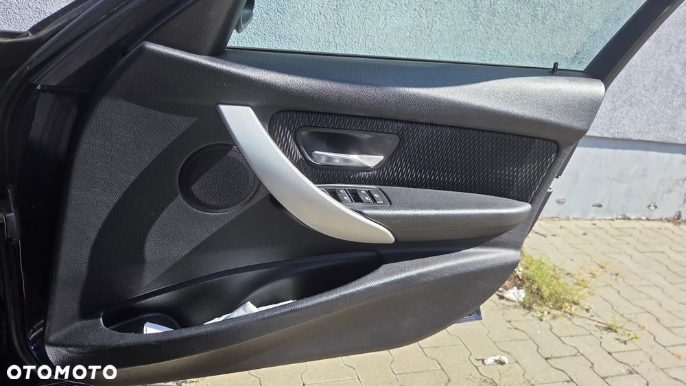 BMW Seria 3 320d DPF Efficient Dynamics Edition - 17