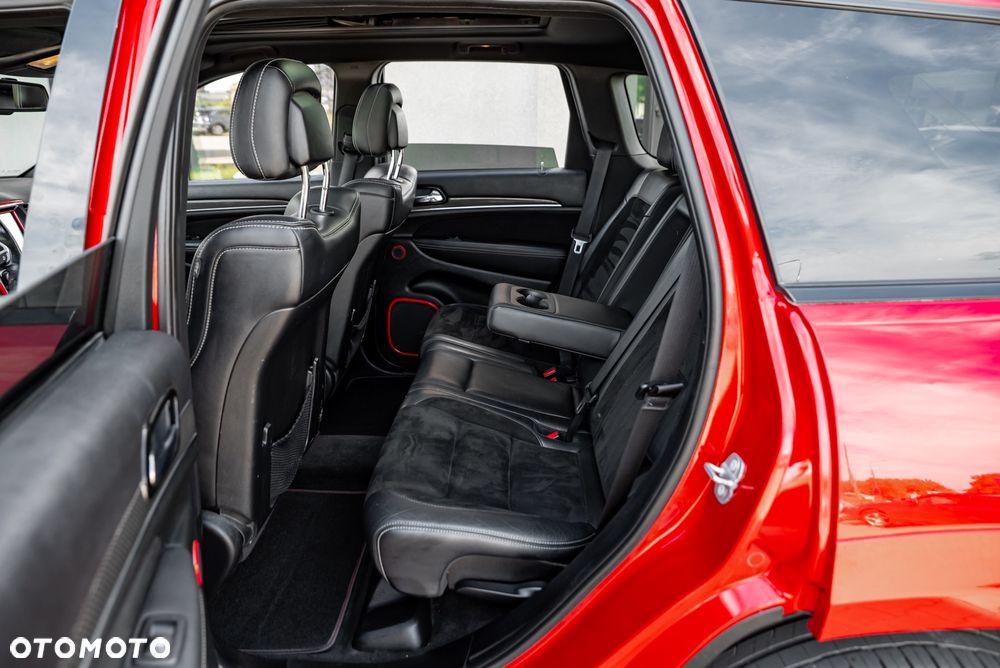 Jeep Grand Cherokee SRT8 - 18