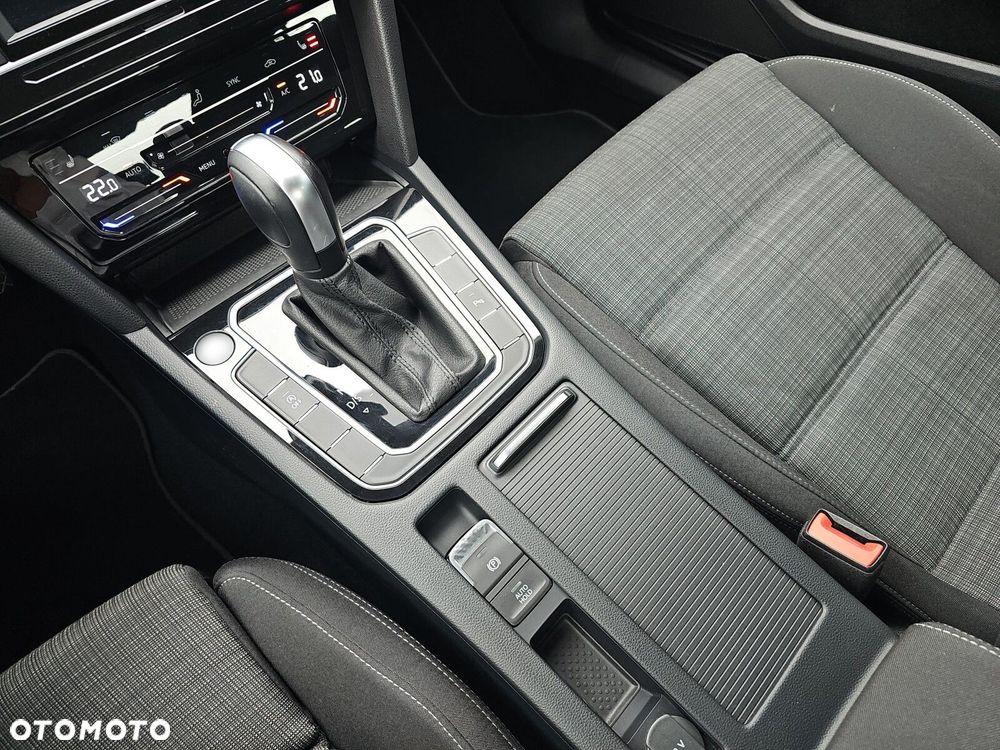 Volkswagen Passat - 16