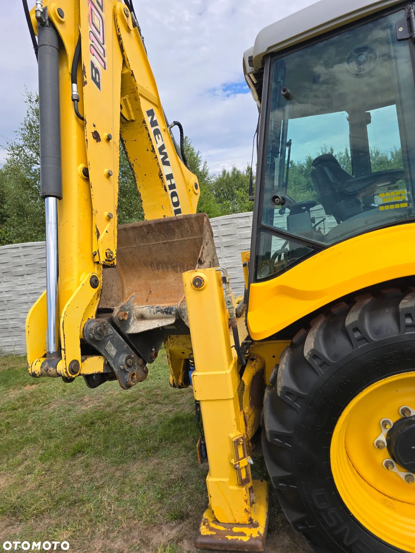 New Holland - 13