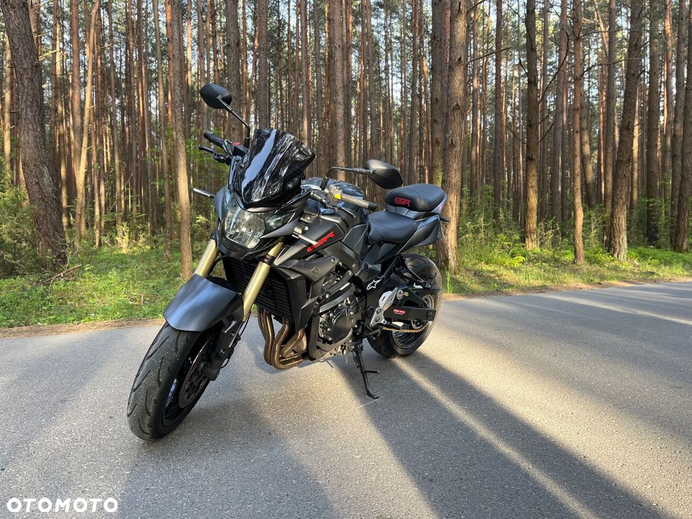 Suzuki GSR - 6