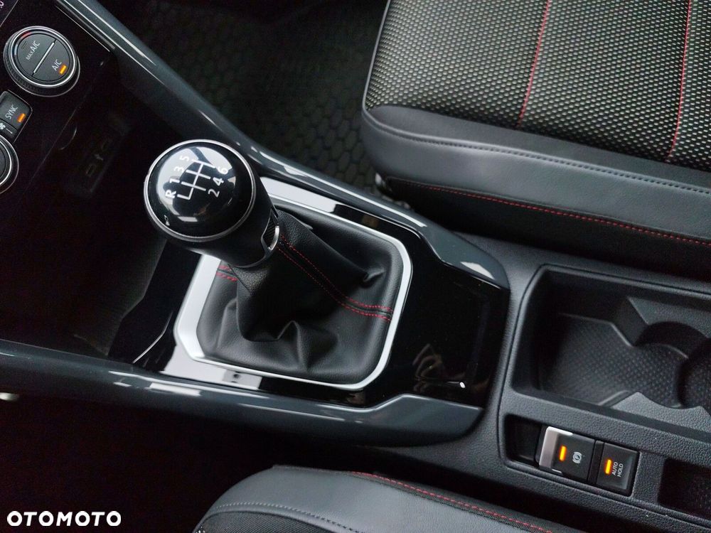 Volkswagen T-Roc 1.5 TSI ACT Premium - 24
