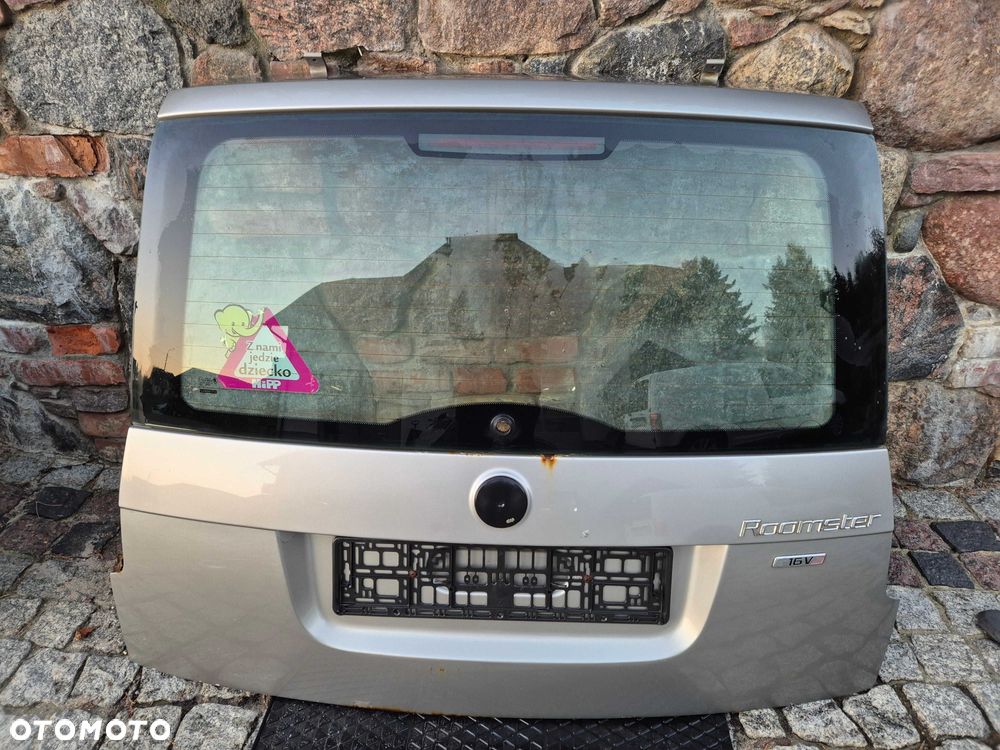 skoda roomster tylna klapa bagażnika szyba tył 9202