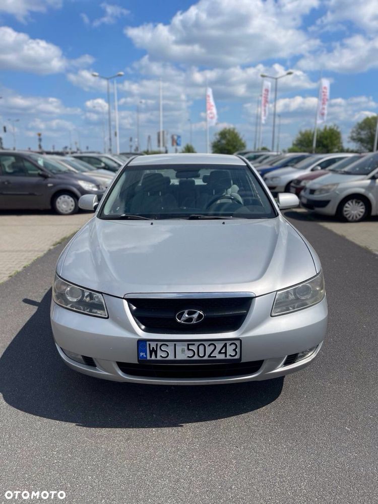 Hyundai Sonata - 2