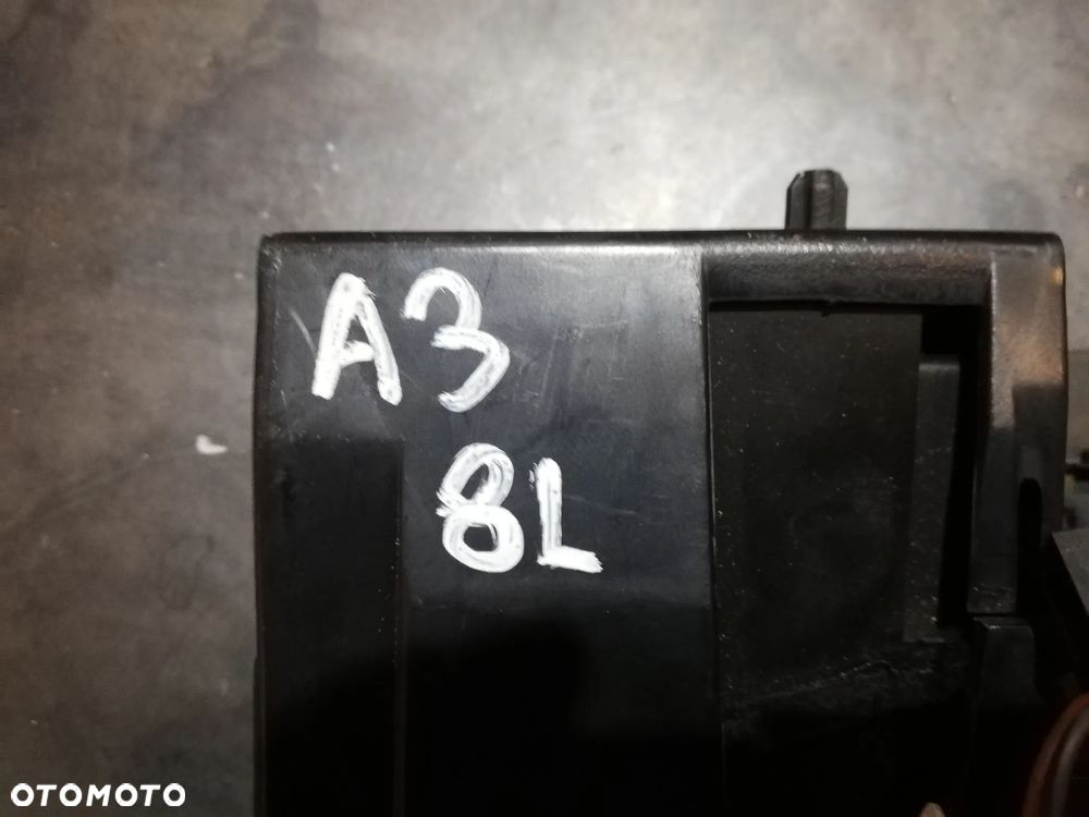 Popielniczka Przód Audi A3 8L 8L0857951 - 2