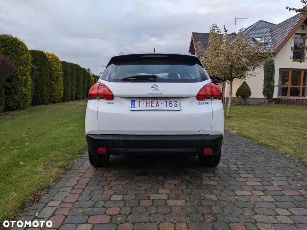 Peugeot 2008 1.2 Pure Tech Signature - 7