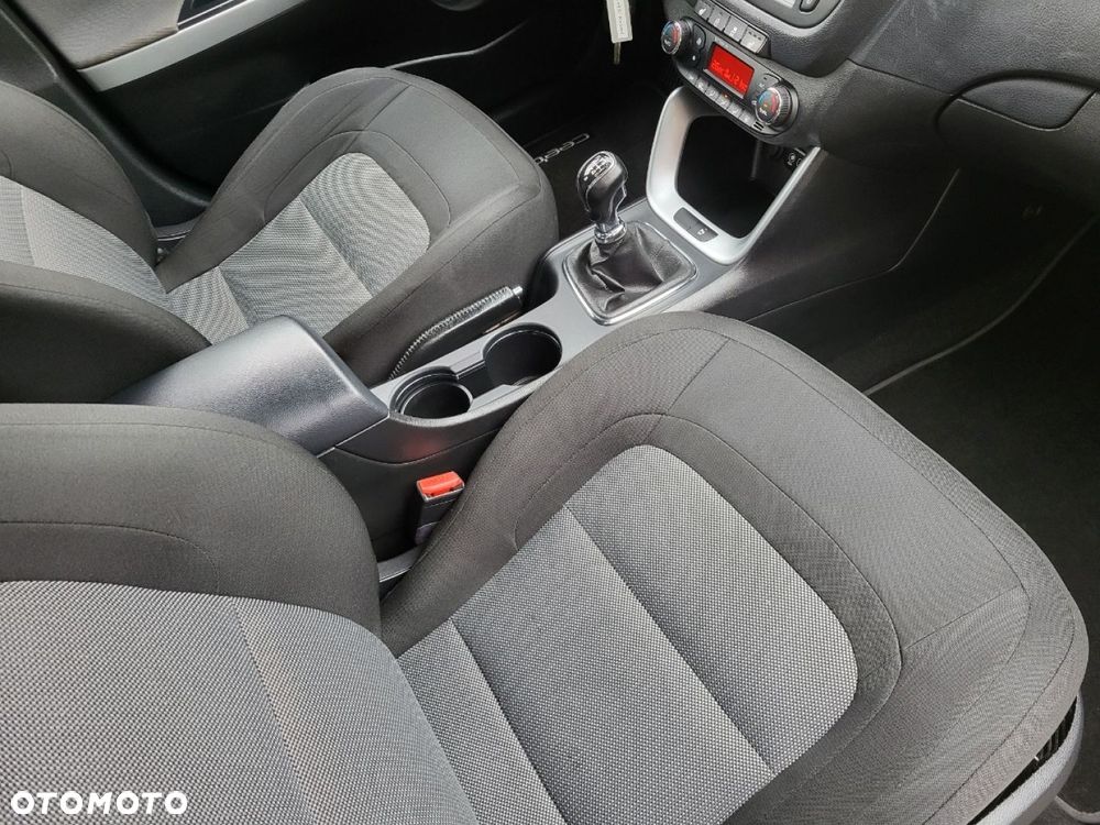 Kia Ceed - 31
