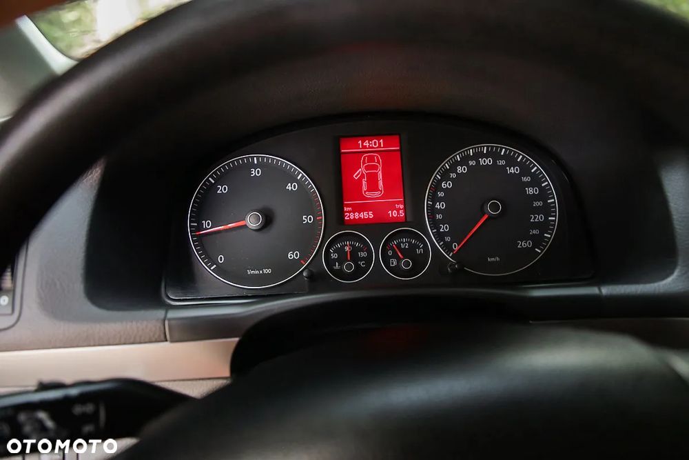 Volkswagen Touran 2.0 TDI DPF Trendline - 17