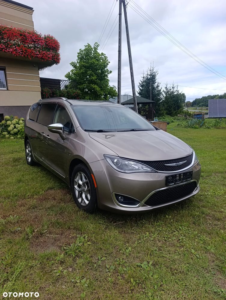 Chrysler Pacifica - 2
