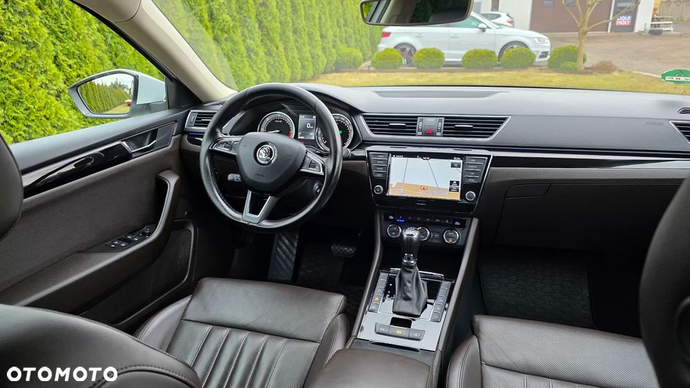 Skoda Superb 2.0 TDI L&K DSG - 29