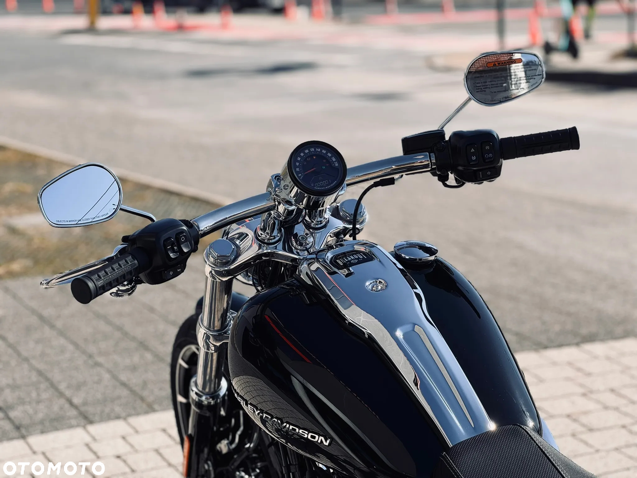 Harley-Davidson Softail Breakout - 14