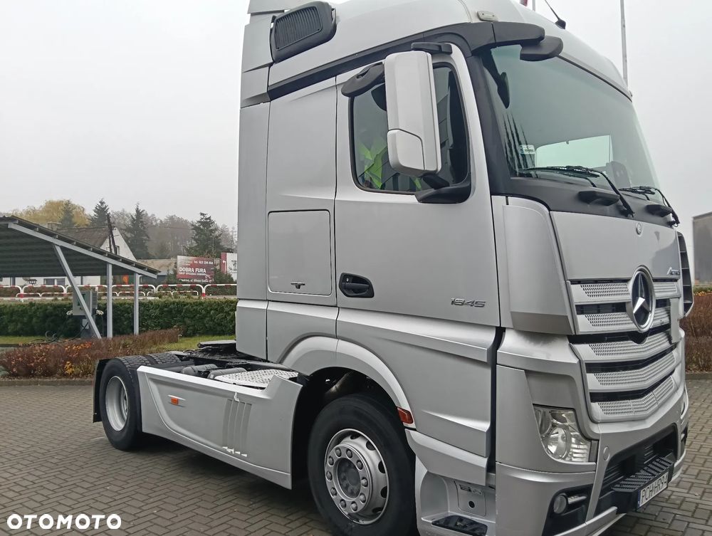 Mercedes-Benz ACTROS - 3