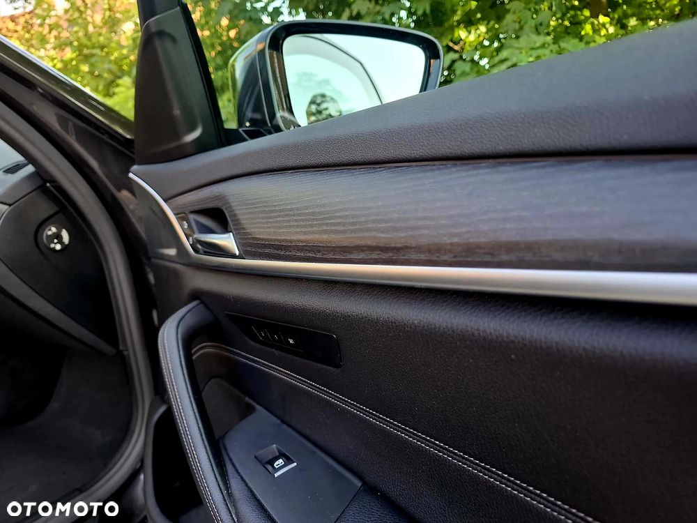 BMW Seria 5 540d xDrive Touring M Sport Edition - 11