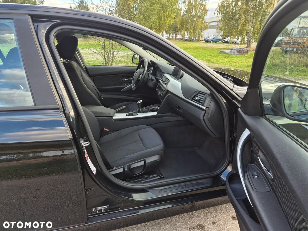 BMW Seria 3 320i - 9