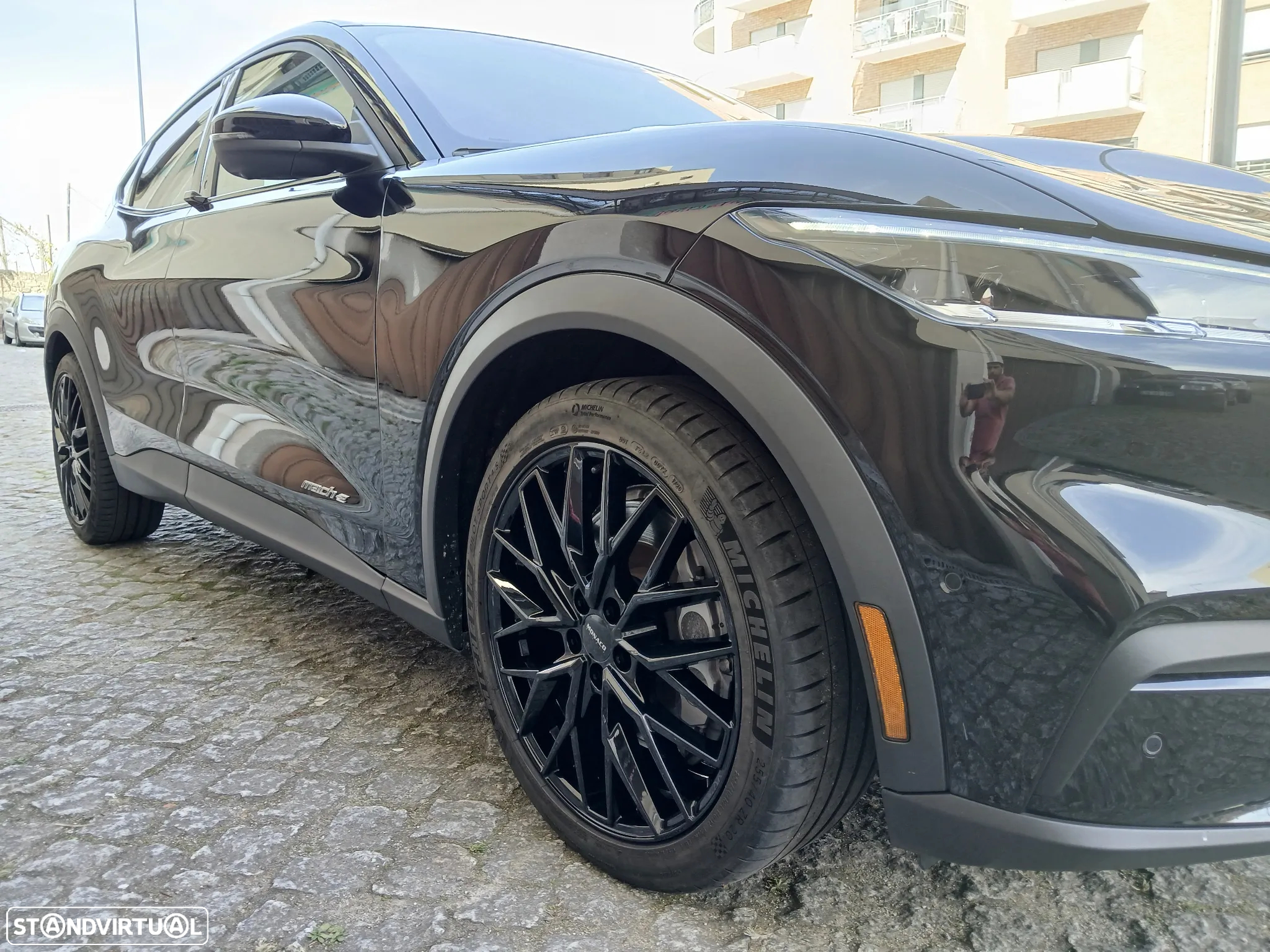 Ford Mustang Mach-E 75.7 kWh Premium AWD - 2