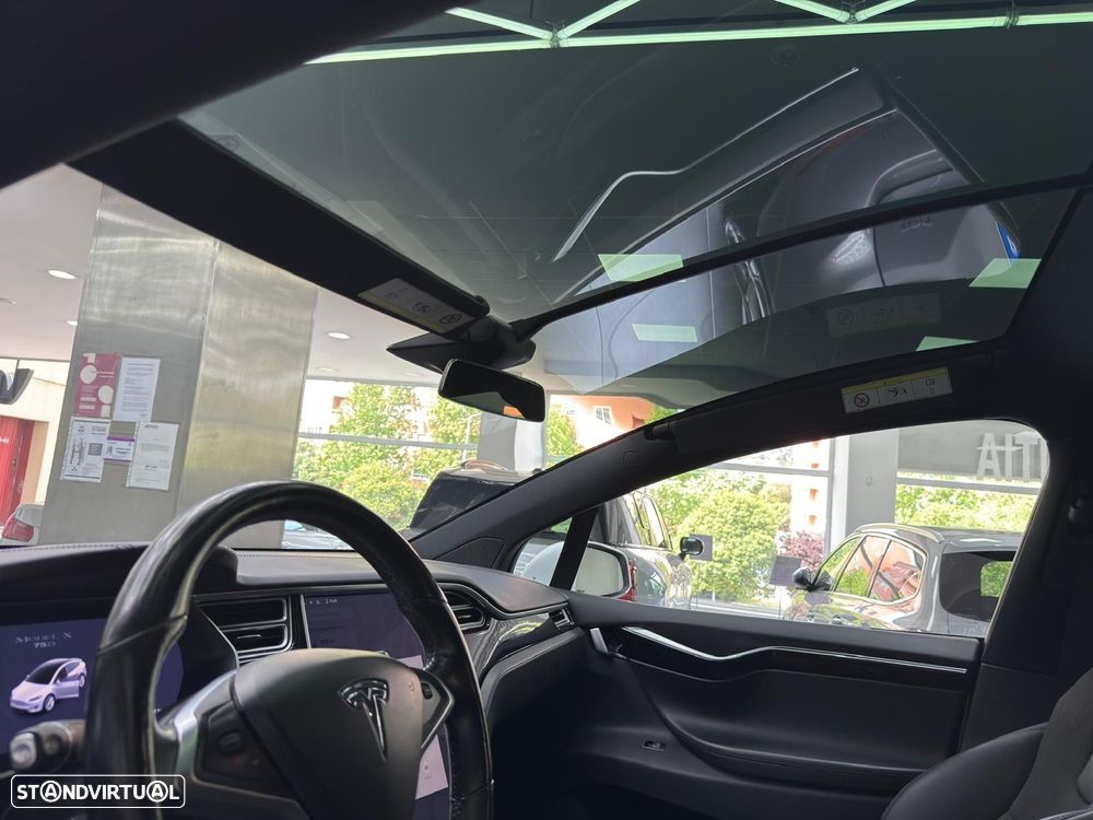 Tesla Model X - 23