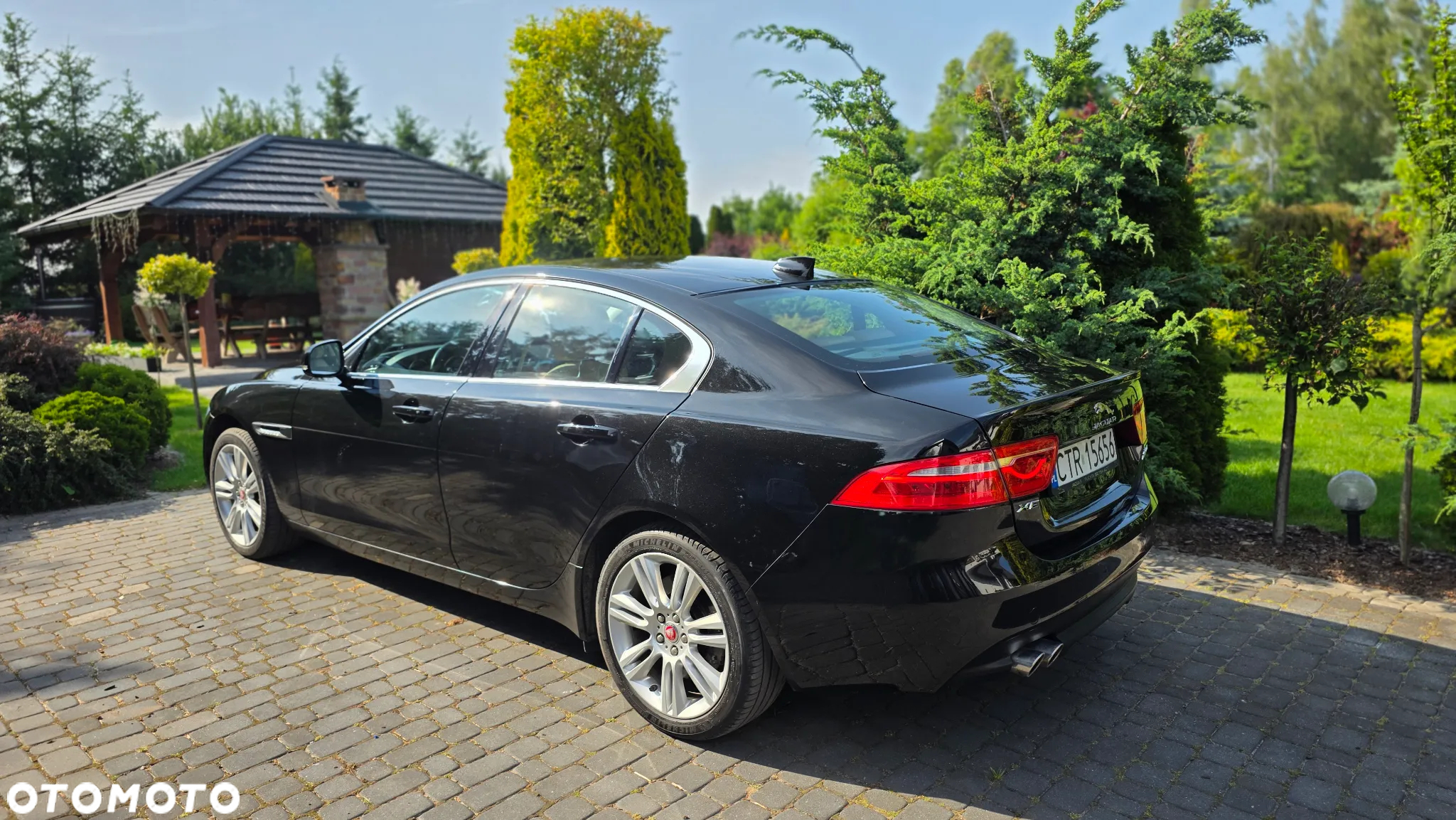 Jaguar XE 2.0 D AWD Prestige - 4