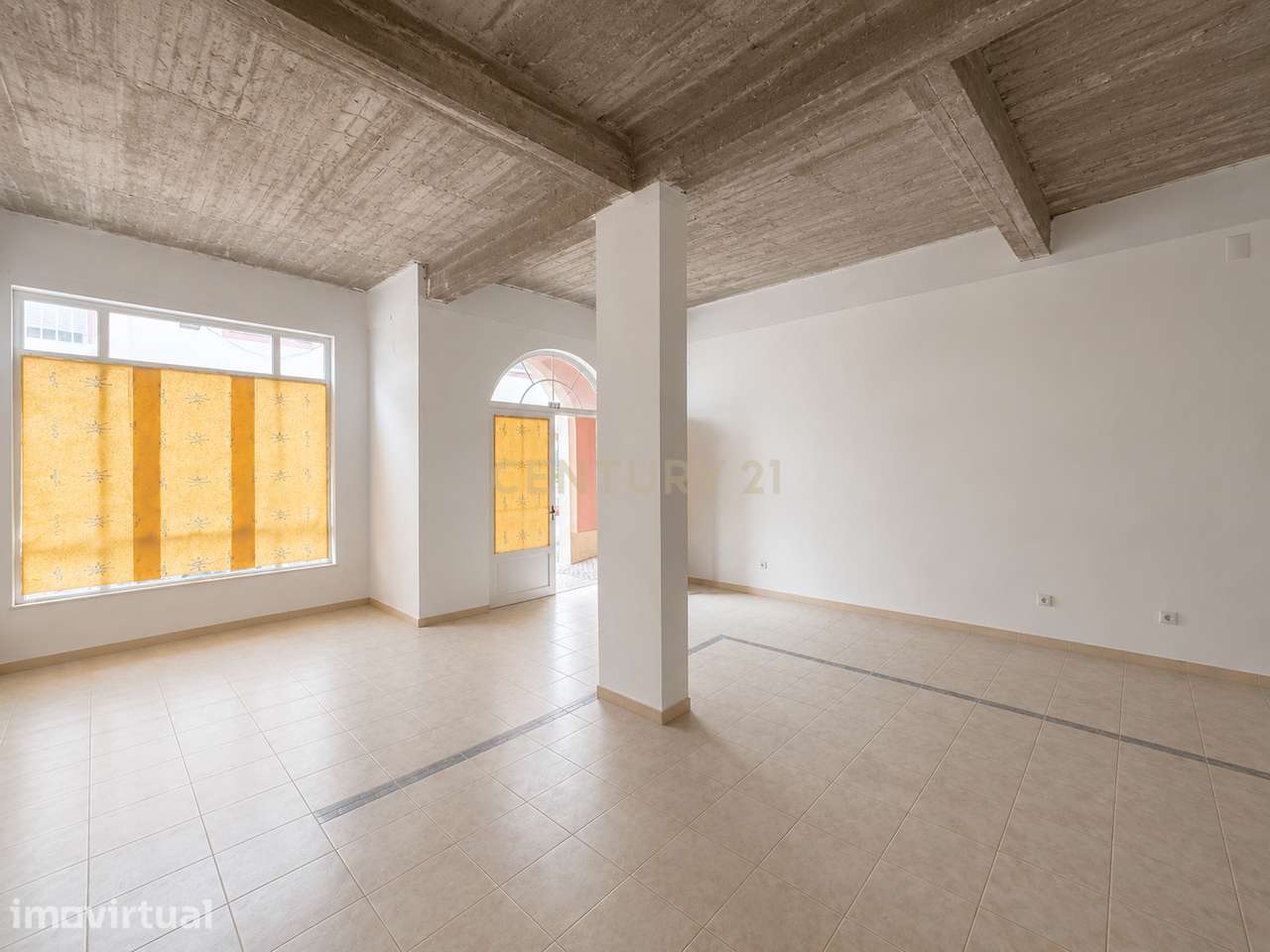 Loja Comercial para Arrendamento no Centro de Lagoa, Algarve. - Grande imagem: 4/9