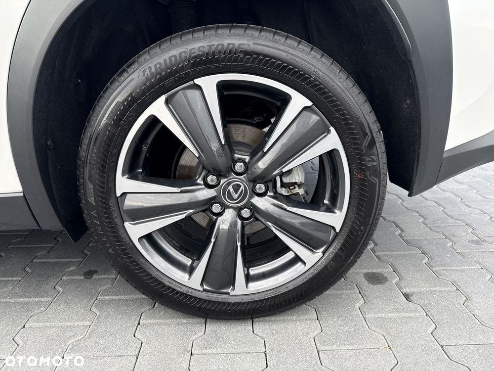 Lexus UX 300h Prestige - 19