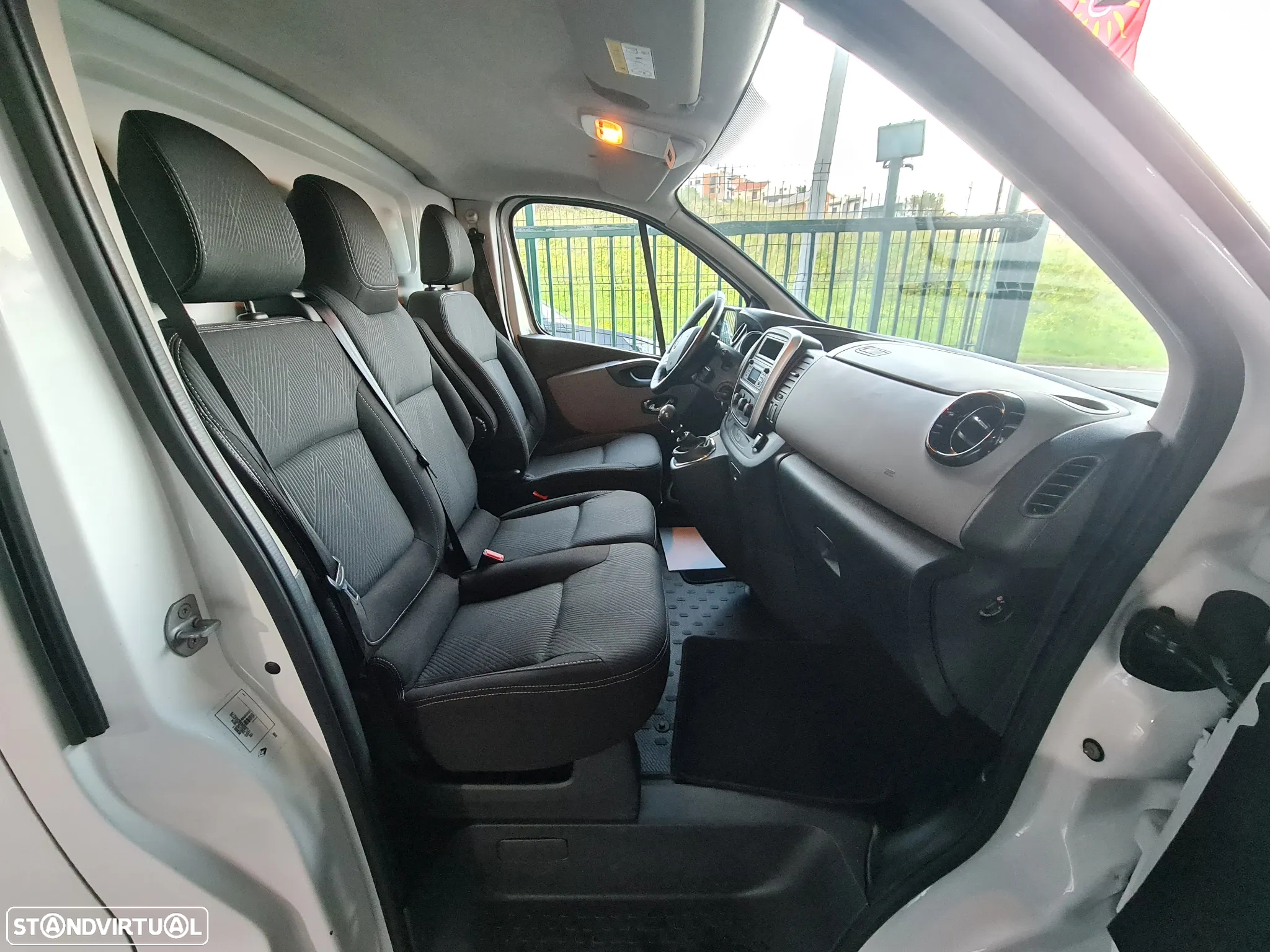 Renault TRAFIC DCI 3Lug * AC/BLUETOOTH *c/ IVA incluido - 14